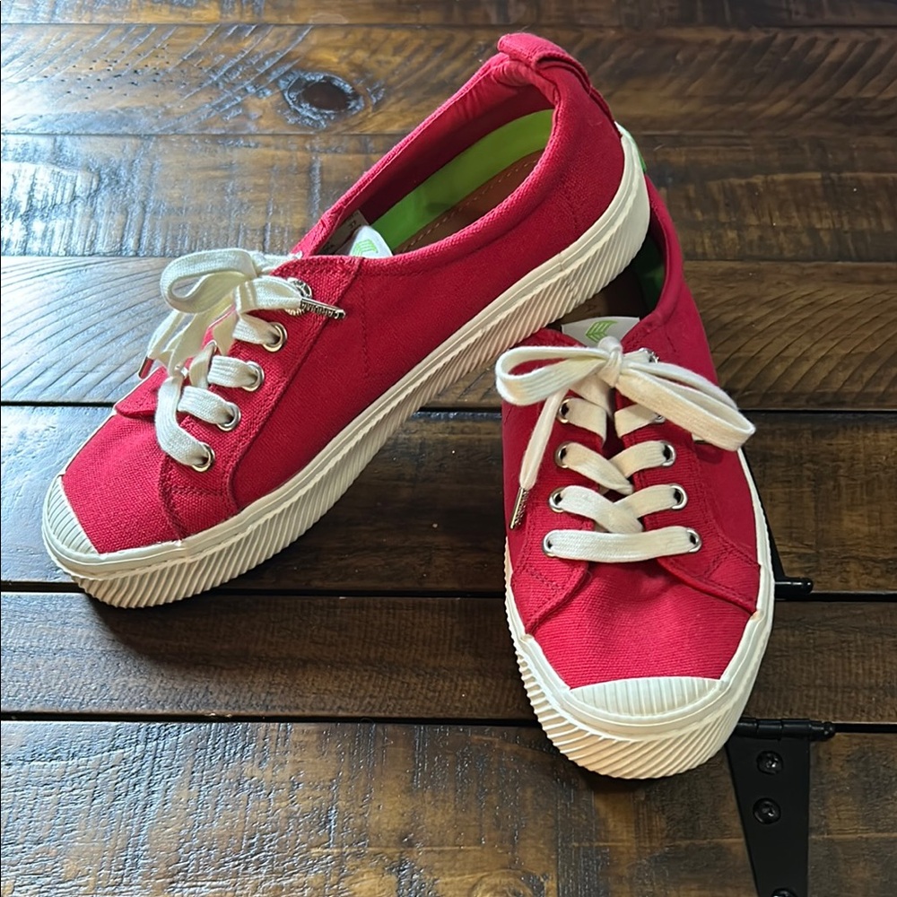 Cariuma Red Canvas Shoes | Size 6.5